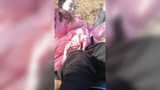 義姉がナツメを採ろうと木に登ったが 、木に引っかかって出られなかったので、義兄はズボンを脱いで義姉に押し付けた。 私の義理の兄弟はとても jav jvip