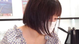 【４K胸チラと大胆パンチラ】フラワー教室に夢中な美女のローアングル食い込み白P, 【陶芸胸チラ】3名登場！ 巨乳ママの極エロ乳首、、、美人お姉 voyeur jp (1)