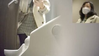 スタイル抜群モデル系美女がTバックを下ろして ….【突撃！隣の女子トイレ㉝】 voyeur jp