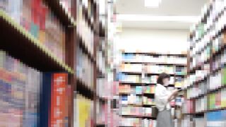 小柄女子大生の食い込み T新しい協力者【特典映像付き】【純白パンチラ】【禁断の逆さ撮り】Vol.37 voyeur jp (1)