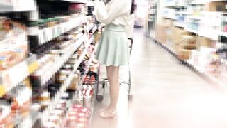 警備員に見つかる同業者 vsワカメちゃんパンチラな清楚系美人【禁断の逆さ撮り】Vol.46 voyeur jp