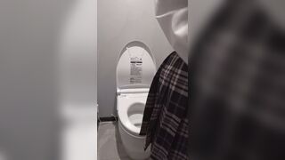 デパートのトイレでこっそりオナニーしちゃう JK131 jav jvip