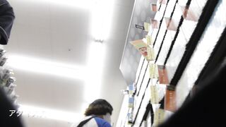 彼氏とお買い物中だけど彼女そっちのけ voyeur jp