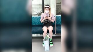 ずっとパンツ丸見え ！エロすぎる恥部を晒してくれた可愛い女子大生を対面撮影（前編） voyeur jp (2)