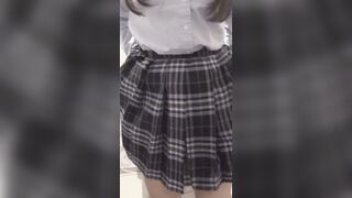 デパートのトイレでこっそりオナニーしちゃうJK125 jav jvip