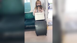 [電車対面パンチラ004]　 ギャルはいつでも女神だ voyeur jp (1)