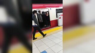 綺麗なお姉さんとバレた同業者【禁断の逆さ撮り】Vol.34 voyeur jp 1