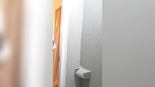 ロリロリ顔j〇？　シャツの隙間からブラ見えてる。エレベーター盗撮 voyeur jp