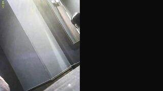 腰を浮かせて大放出。二つの穴が丸見えです。【突撃！隣の女子トイレ㊹】 voyeur jp