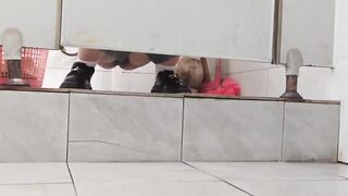 ❤️新たに流出した[トイレカメラ]❤️ トイレ内で排便や ipcam (26)