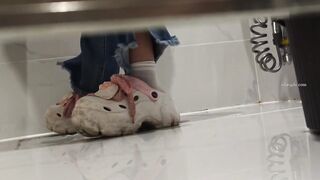 ❤️新たに流出した[トイレカメラ]❤️ トイレ内で排便や ipcam (34)