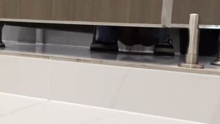 ❤️新たに流出した[トイレカメラ]❤️ トイレ内で排便や ipcam (42)