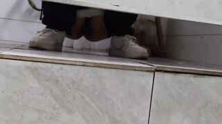 ❤️新たに流出した[トイレカメラ]❤️ トイレ内で排便や ipcam (91)