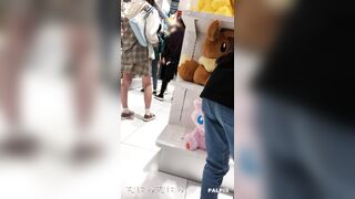 綺麗なお姉さんとバレた同業者【禁断の逆さ撮り】Vol.34 voyeur jp