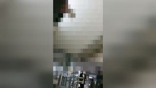 《特典有》超接近！？神尻をもつ逸材JKを発掘。青チェスカートの白パンとハミ生 尻。色白スレンダーな美脚JKを執拗に粘着 voyeur jp