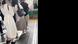 満員電車で逆さ撮り痴漢 10 voyeur jp