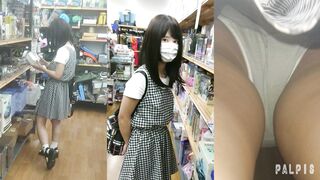 スカートの奥、接近撮り②4名 voyeur jp