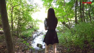 モデル志望の女の子に悪戯したい～美脚＆大きめヒップ女子大生に野外でパンチラ露出させてみた voyeur jp