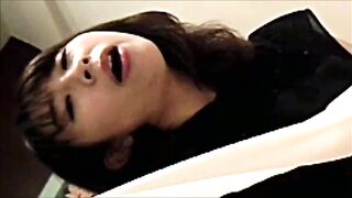 神〇の高級デパート和式トイレ芸〇人レベル以上の美女登場！全力鼻ほじギャルも撮れました voyeur jp