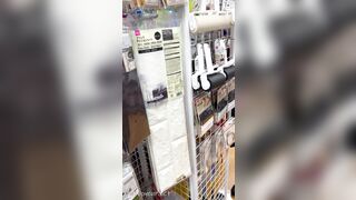 vol.61 (衝撃マンポロ、くぱぁアリ、乳チラあり)激カワ白チェギャルKちゃんの純白テカテカサテン生Pとくぱぁマ○コ逆さ撮り voyeur jp