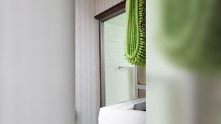 シャワールームで体を洗うお姉ちゃんを隠し撮り voyeur jp