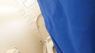 【トイレ】Dコスメ店員とナース服の美人のトイレ盗撮 voyeur jp