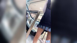群青-3 エスカレーターでミニスカ青チェを逆さ撮り！そのまま至近距離でシミまで接写 voyeur jp