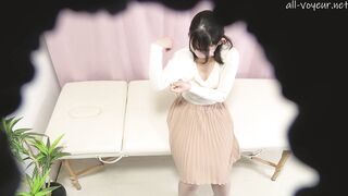 清楚美女が自ら美乳をオイルで揉みしだく♡【セルフバストアップサロン育乳】 voyeur jp