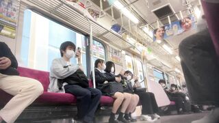 ◎ローアングル＃55 電車待ちのJKを逆さ撮り 白パンツゲット voyeur jp 1