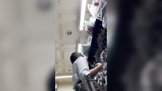 ドスケベ青チェJ○を逆さ撮りしたらア○ルとマ○コが丸見えに voyeur jp 1