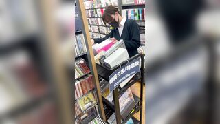 ドスケベ青チェJ○を逆さ撮りしたらア○ルとマ○コが丸見えに voyeur jp 2