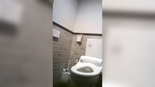 デパートのトイレでこっそりオナニーしちゃうJ〇⑰ voyeur jp (10)