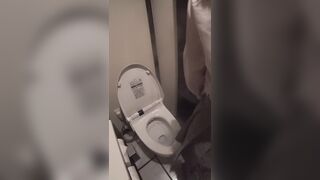 デパートのトイレでこっそりオナニーしちゃうJ〇⑰ voyeur jp (2)