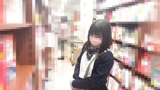 黒髪清楚JK ノーパン ピンクマンコ。薄い恥毛とパックリ陰唇をローアングル【パンチラ盗●】 voyeur jp 1