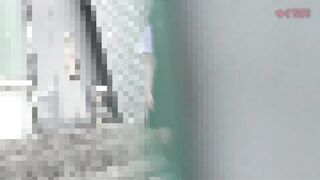 《20P還元》【電車チカン】清楚に見えてド淫乱！K氏を男子便所に連れ込みまさかの逆チカン★太腿までマン汁垂らして20連続絶頂！ jav jvip