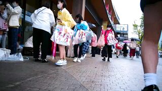 【長尺×2カメ】JKパン記⑤ｰ２黒髪のロリかわ天使ちゃん♡ピンクのTバック♡お客さんいっぱいで照れ照れ♡ voyeur jp 2