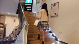 モデル級美女 パンチラ 盗撮風 逆さ撮り ローアングル 追跡 接写 voyeur jp