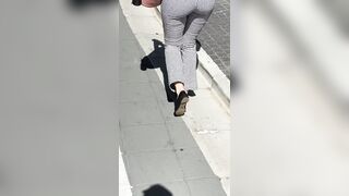 【OL秘蔵品40】スレンダーお姉さんの卑猥なお尻！ピタピタパンツに浮き出るＴバックに大興奮^ ^, TAPE-004 主婦達の日常フェティシズム 掃除 voyeur jp 2 2 (1)