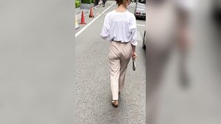 【OL秘蔵品40】スレンダーお姉さんの卑猥なお尻！ピタピタパンツに浮き出るＴバックに大興奮^ ^, TAPE-004 主婦達の日常フェティシズム 掃除 voyeur jp 2 2 (2)