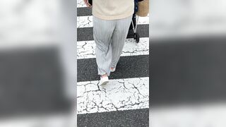 【OL秘蔵品40】スレンダーお姉さんの卑猥なお尻！ピタピタパンツに浮き出るＴバックに大興奮^ ^, TAPE-004 主婦達の日常フェティシズム 掃除 voyeur jp 2 2 (4)