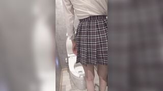 デパートのトイレでこっそりオナニーしちゃうJK113 jav jvip