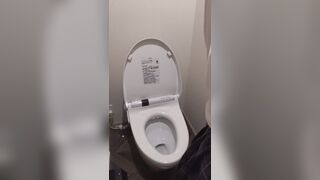 デパートのトイレでこっそりオナニーしちゃうJK114 jav jvip 3