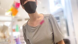 【店員さん個撮⑪】神対応店員さんの巨乳胸ちら！別の店舗でも遭遇《オシャレ雑貨店員》 voyeur jp 2