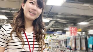 【店員さん個撮⑪】神対応店員さんの巨乳胸ちら！別の店舗でも遭遇《オシャレ雑貨店員》 voyeur jp 5