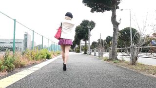 ミニスカ過ぎてお尻丸出し！しゃがんでエロ下着いじくりまくり！電車内でもTバック見せつけ！_TPC-019 voyeur jp 1