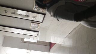 無臭　高画質　フリーハンドトイレ盗撮 voyeur jp 3 (10)