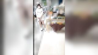 激カワ巨乳店員さんのモロ見え大開脚！！ブラからはみ出したおっぱいがエロ過ぎる店員♡ voyeur jp 2