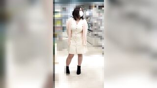 激カワ巨乳店員さんのモロ見え大開脚！！ブラからはみ出したおっぱいがエロ過ぎる店員♡ voyeur jp 3