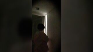 【風呂隠し撮り02】剛毛ちゃんの美脚から見えるオマンコ【民泊】 voyeur jp 3