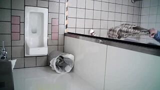 【若い女良の痴態洗面所】痴態洗面所 voyeur jp